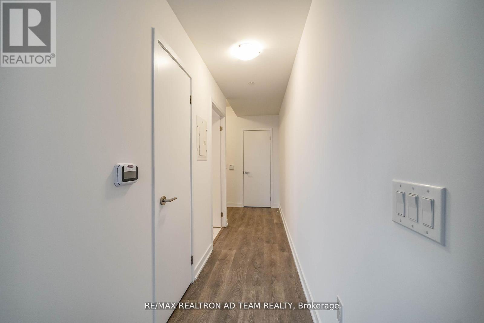 1017 - 38 Honeycrisp Crescent, Vaughan, ON - Indoor Photo Showing Other Room