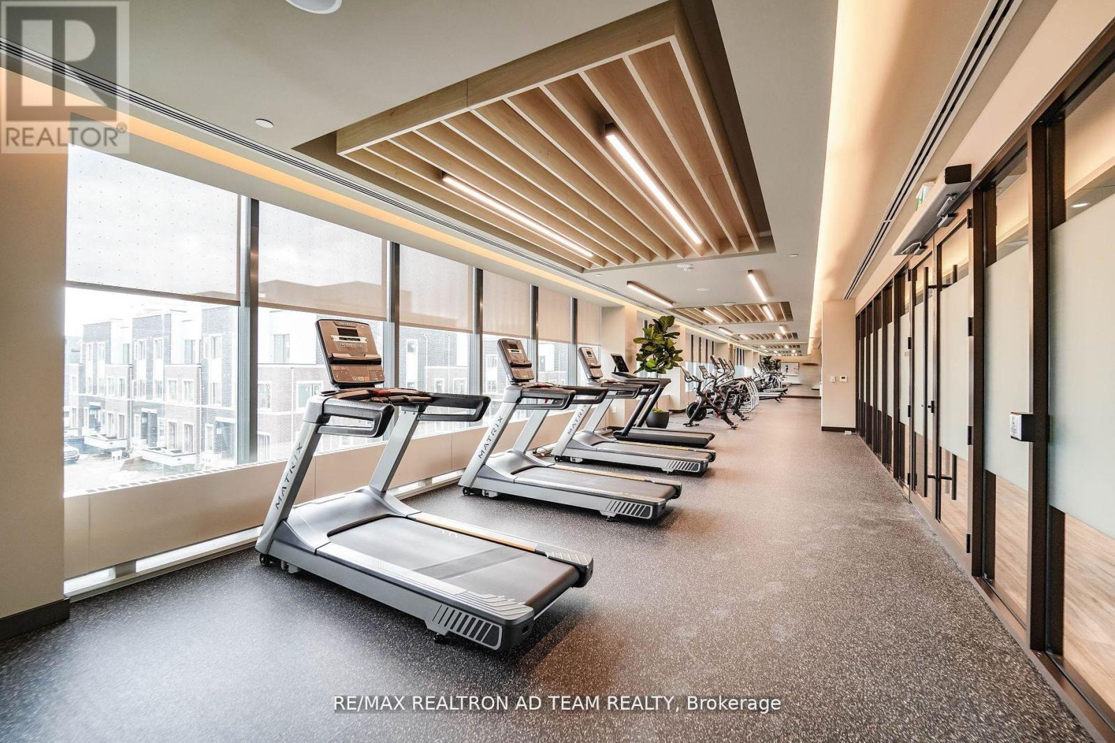 1017 - 38 Honeycrisp Crescent, Vaughan, ON - Indoor Photo Showing Gym Room