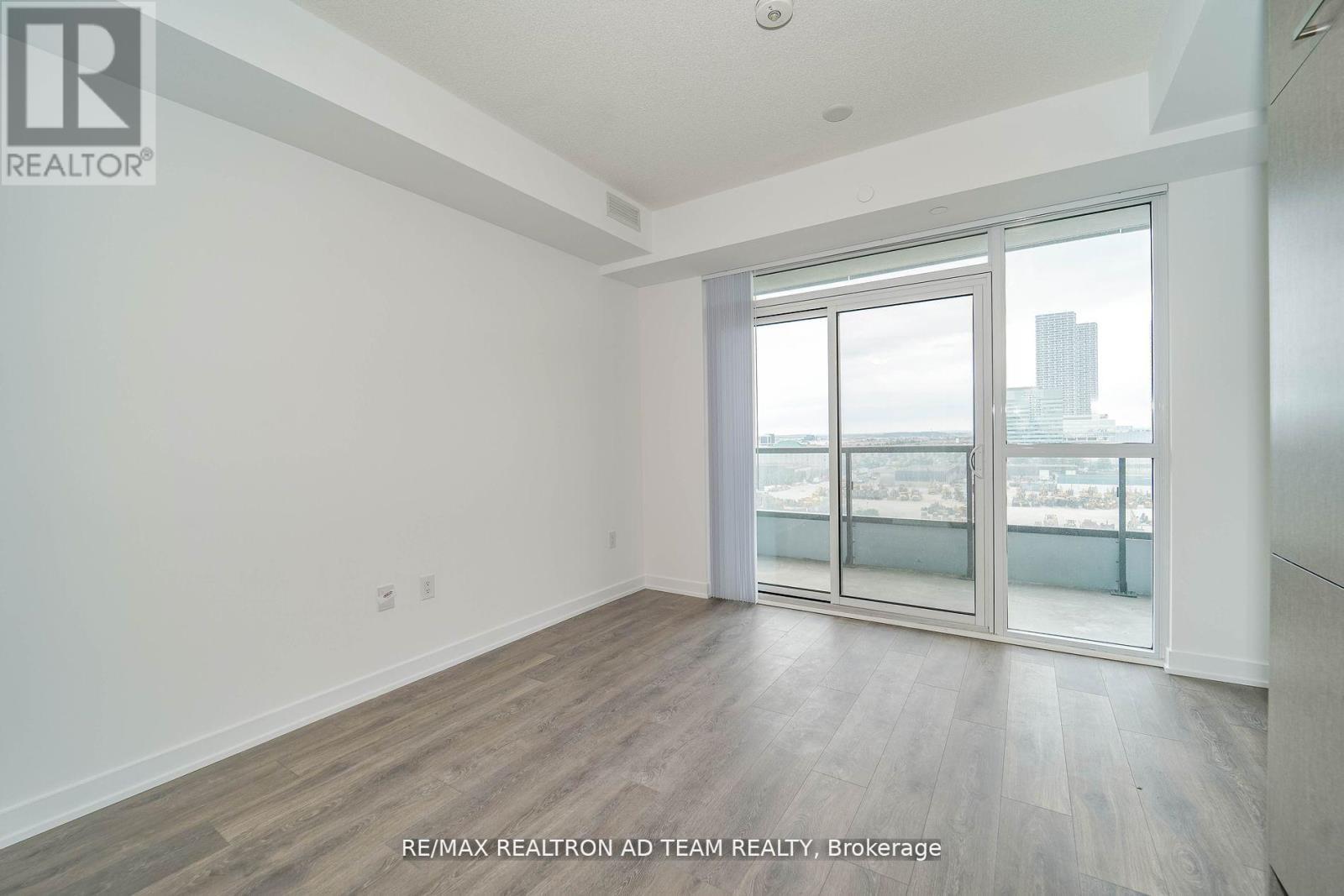 1017 - 38 Honeycrisp Crescent, Vaughan, ON - Indoor Photo Showing Other Room