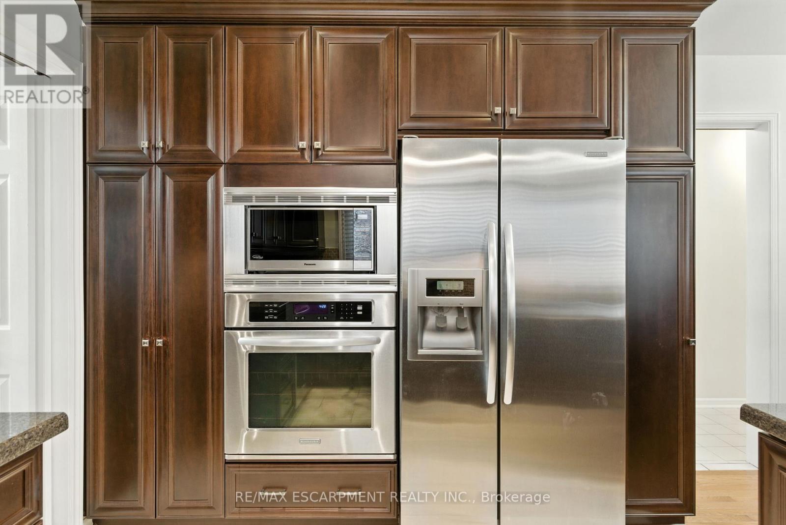561 Harmony Avenue, Burlington, ON - Indoor Photo Showing Kitchen