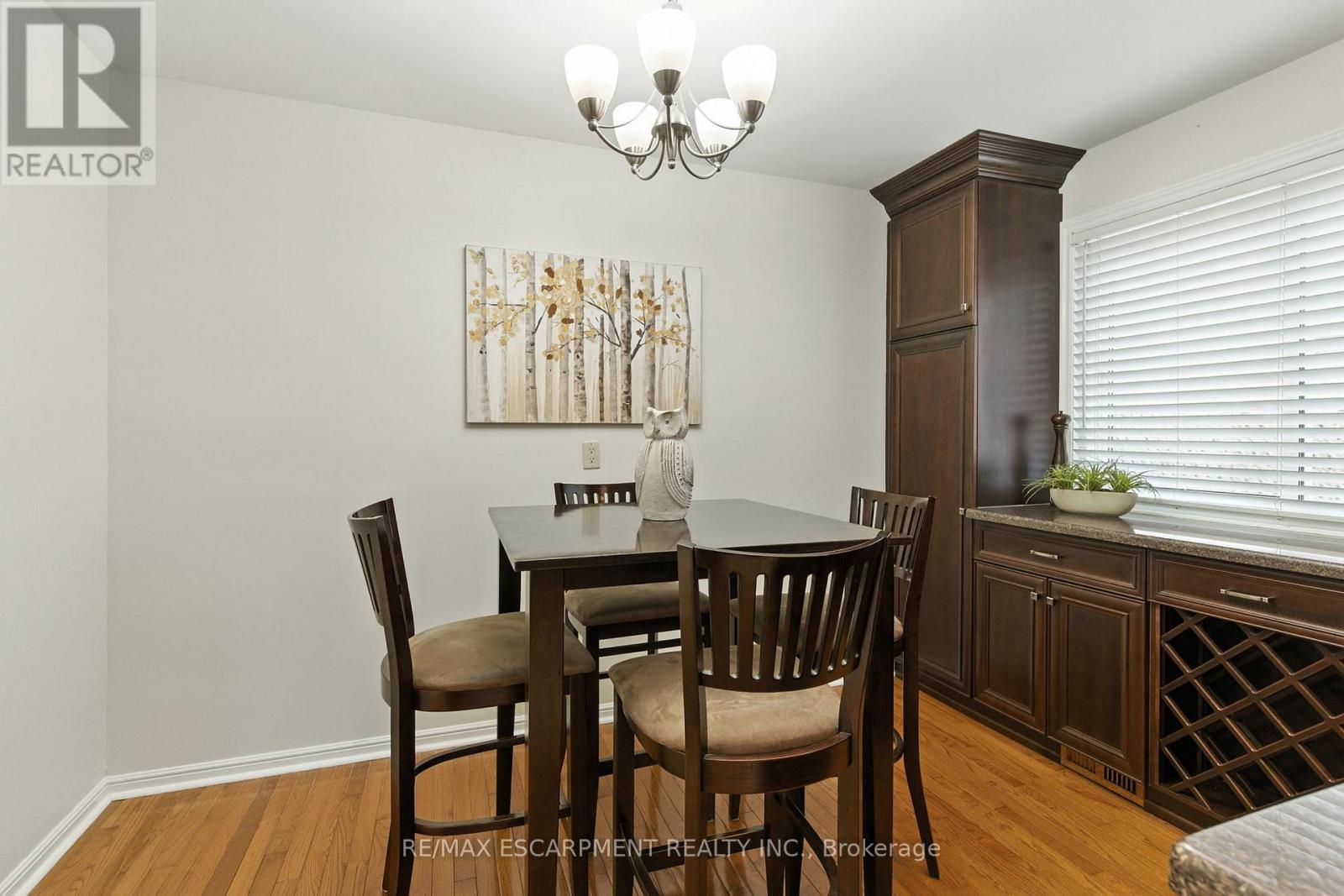 561 Harmony Avenue, Burlington, ON - Indoor Photo Showing Dining Room