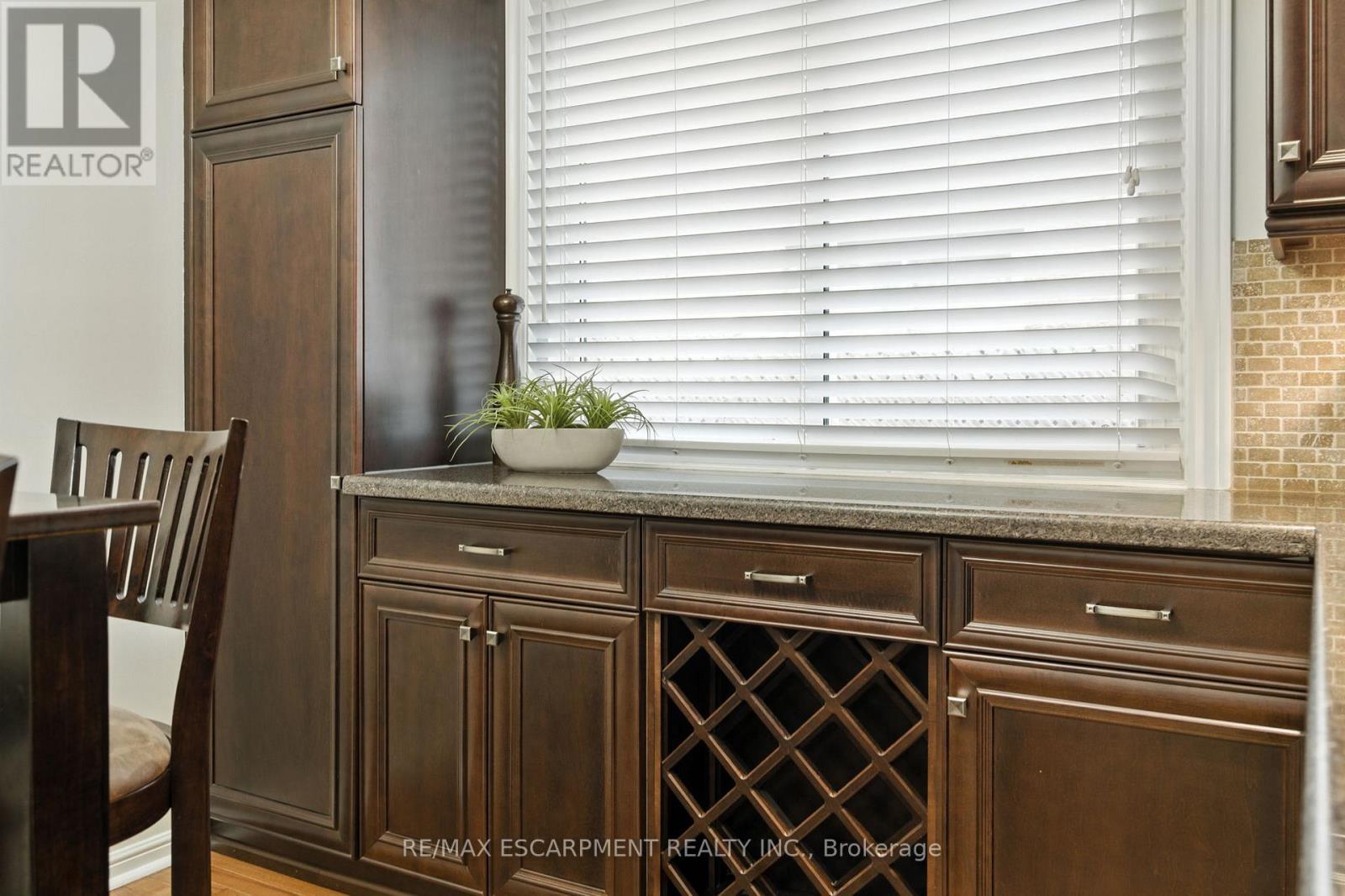 561 Harmony Avenue, Burlington, ON - Indoor Photo Showing Other Room