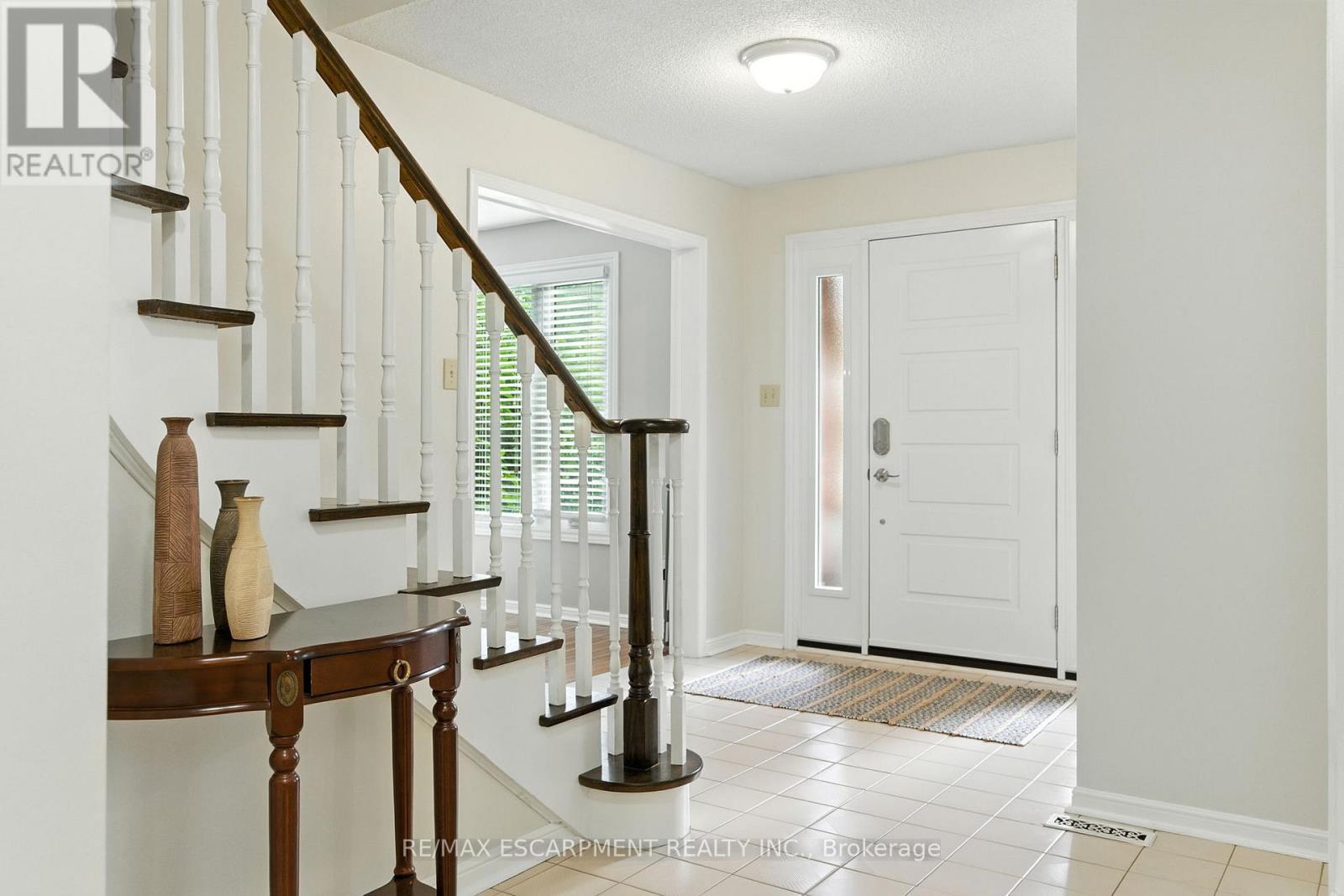 561 Harmony Avenue, Burlington, ON - Indoor Photo Showing Other Room