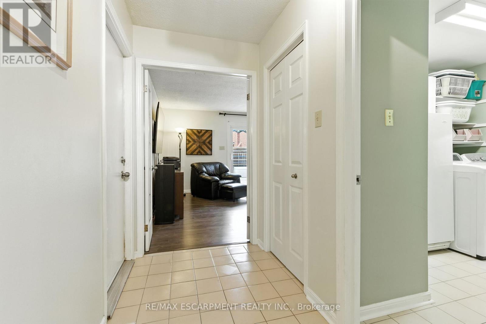 561 Harmony Avenue, Burlington, ON - Indoor Photo Showing Other Room