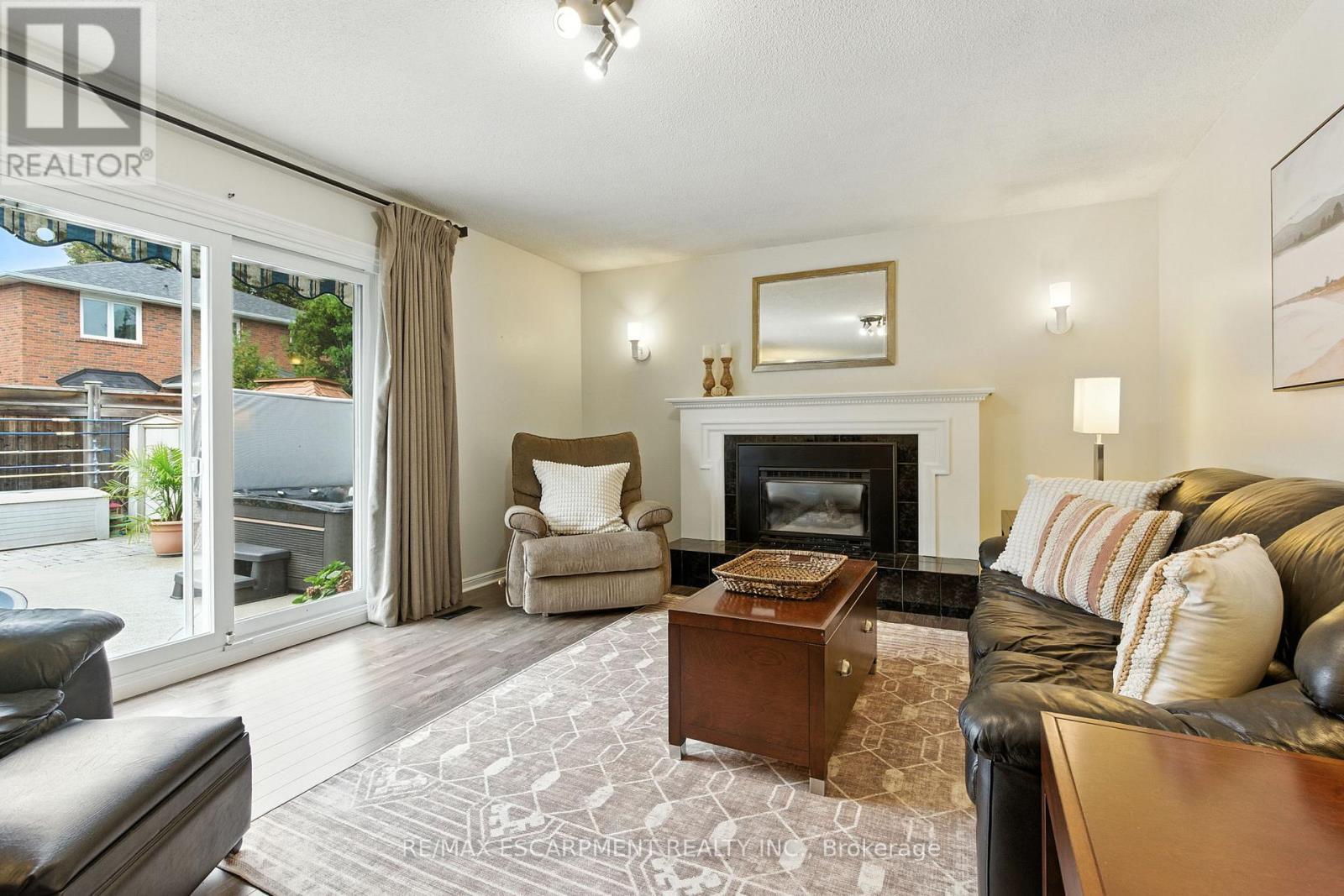 561 Harmony Avenue, Burlington, ON - Indoor Photo Showing Living Room With Fireplace