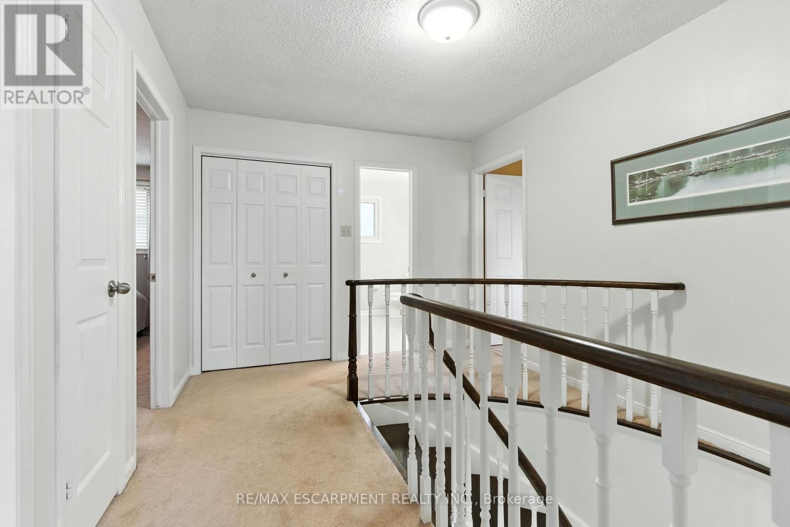 561 Harmony Avenue, Burlington, ON - Indoor Photo Showing Other Room