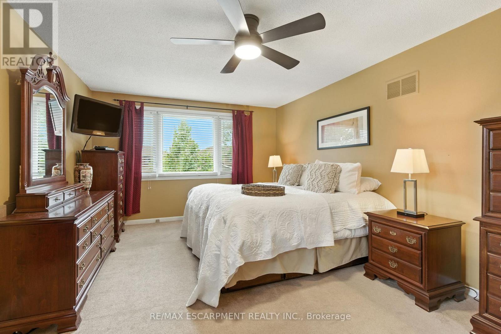 561 Harmony Avenue, Burlington, ON - Indoor Photo Showing Bedroom