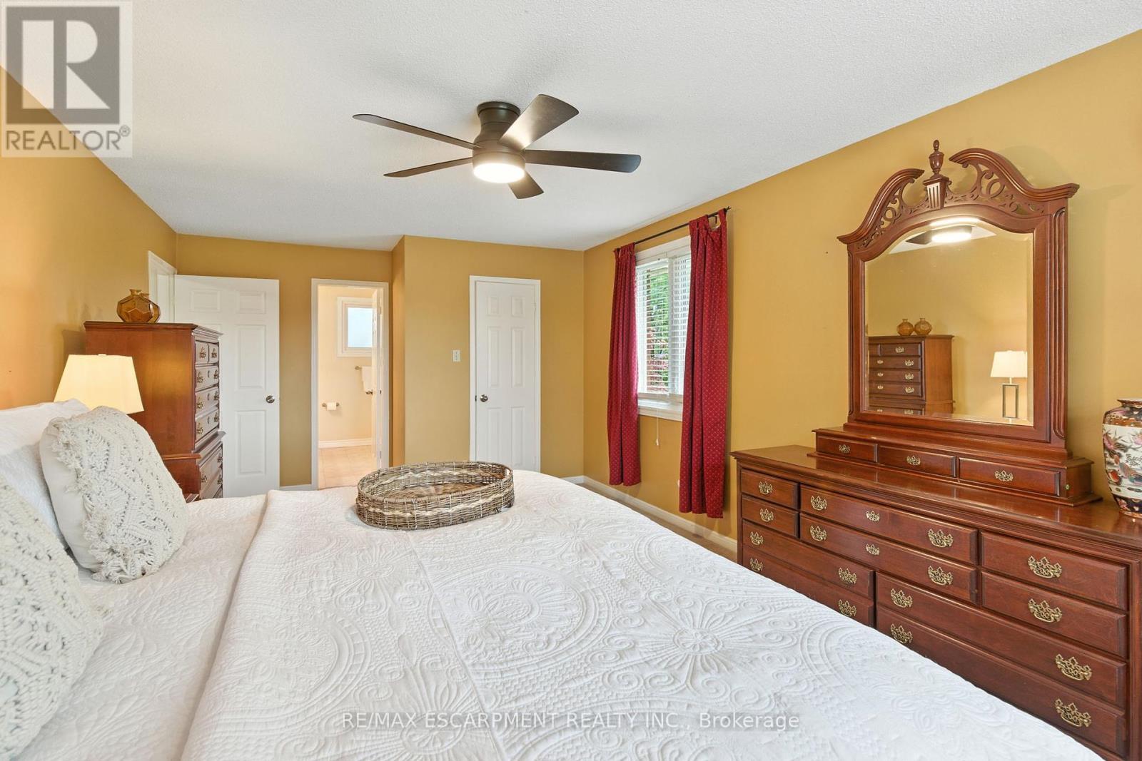 561 Harmony Avenue, Burlington, ON - Indoor Photo Showing Bedroom