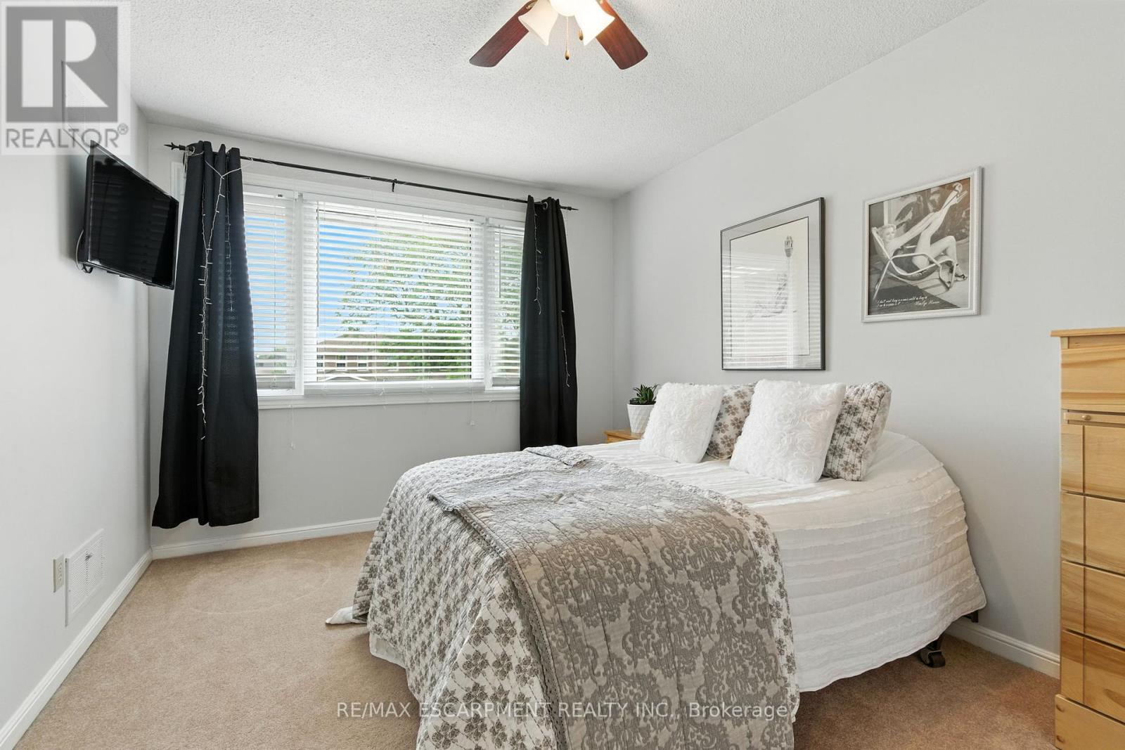 561 Harmony Avenue, Burlington, ON - Indoor Photo Showing Bedroom