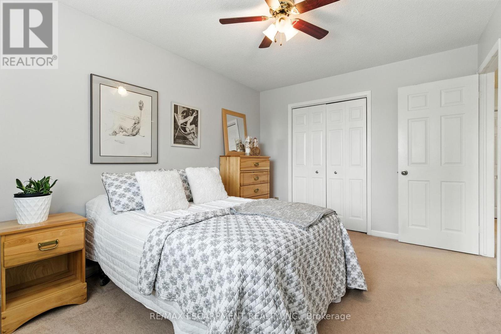 561 Harmony Avenue, Burlington, ON - Indoor Photo Showing Bedroom
