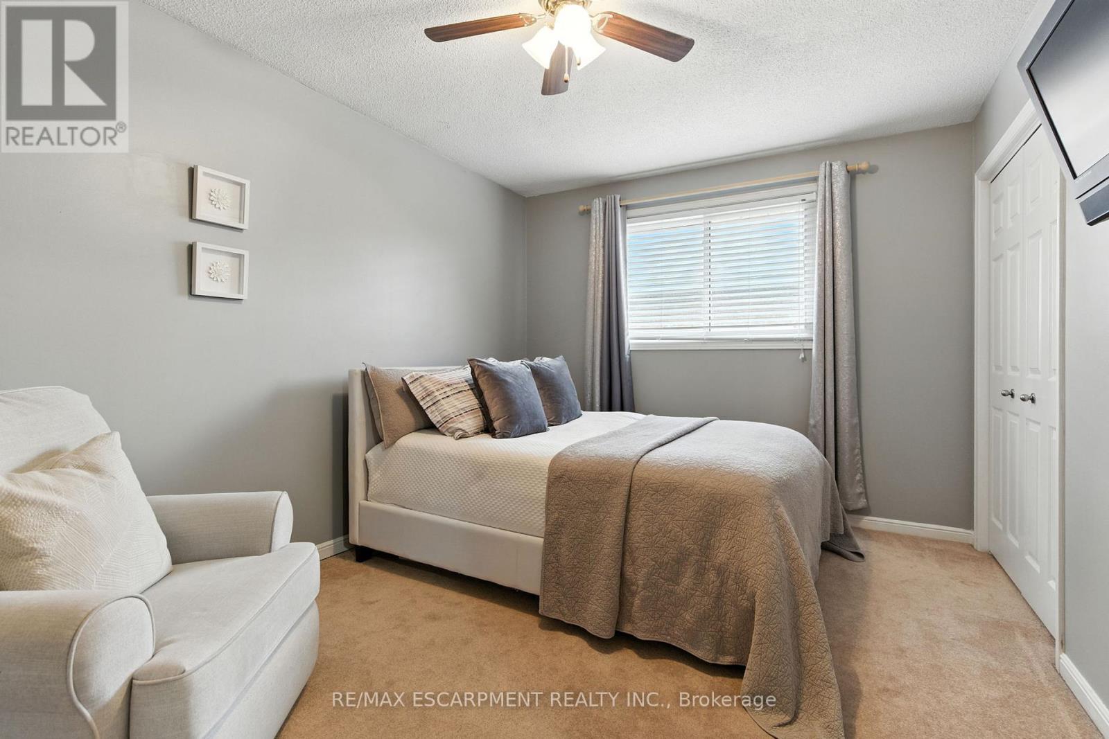 561 Harmony Avenue, Burlington, ON - Indoor Photo Showing Bedroom
