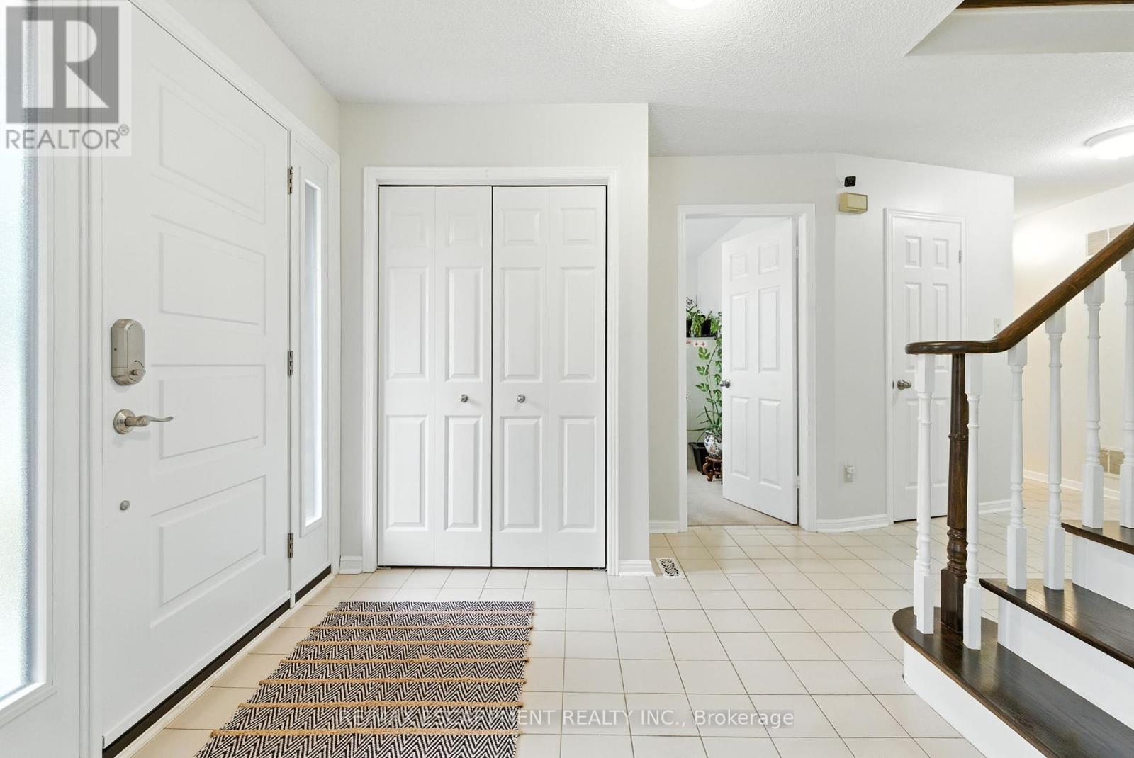 561 Harmony Avenue, Burlington, ON - Indoor Photo Showing Other Room