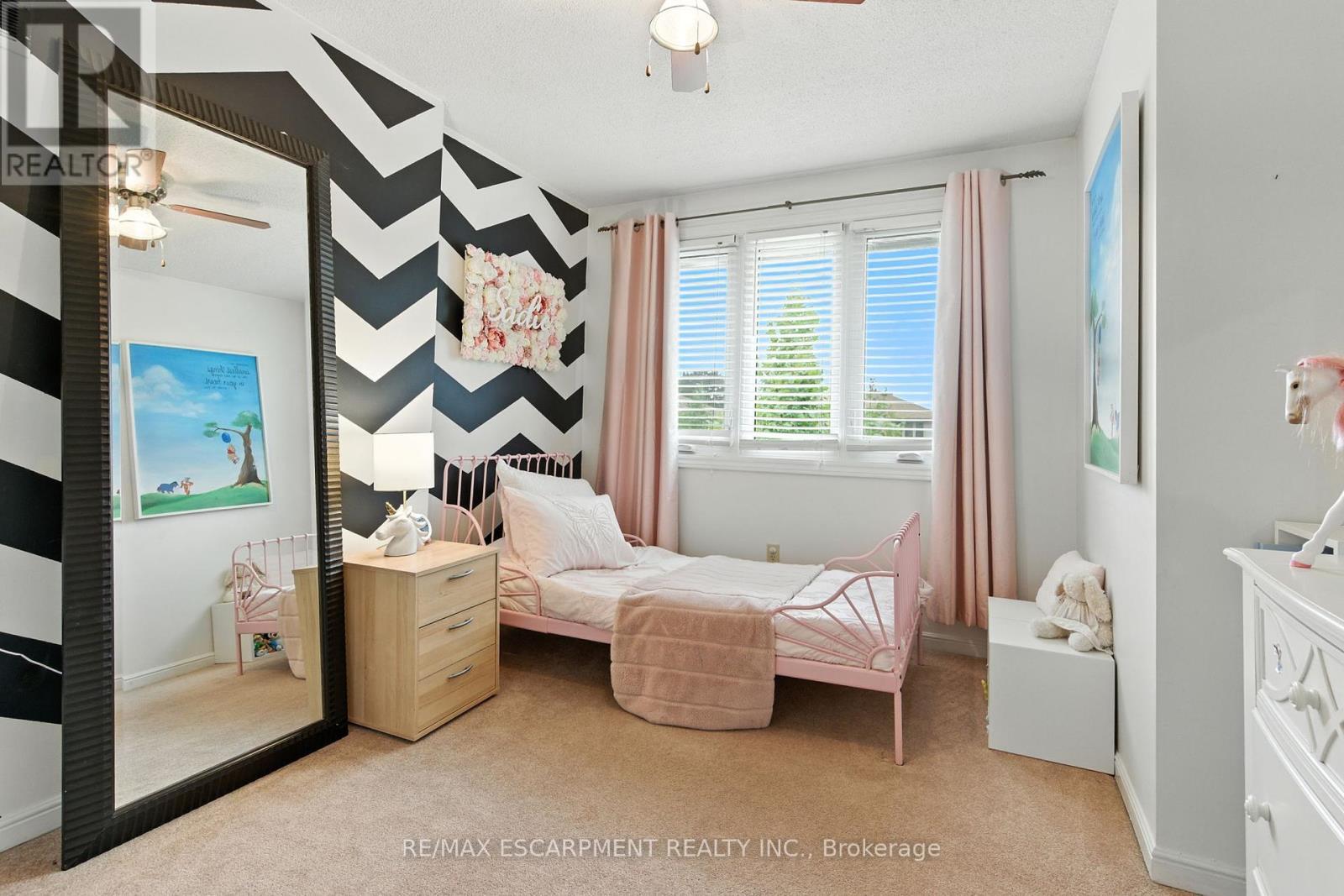 561 Harmony Avenue, Burlington, ON - Indoor Photo Showing Bedroom