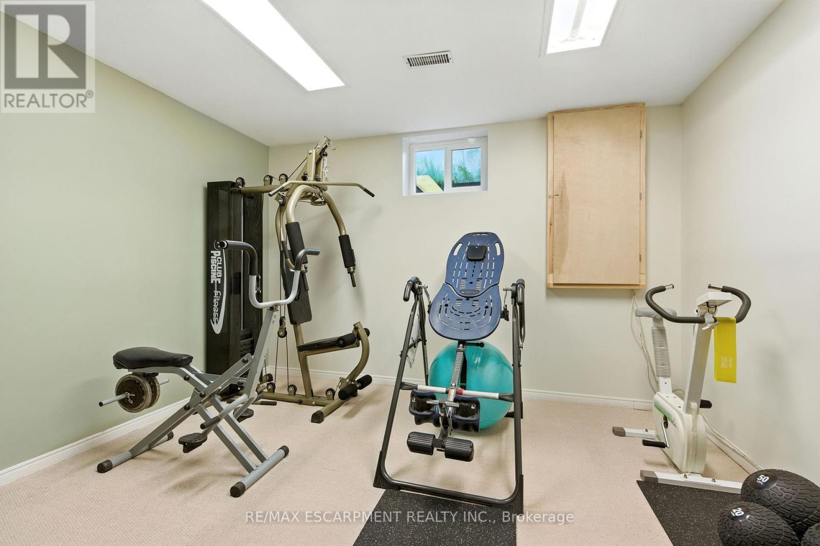 561 Harmony Avenue, Burlington, ON - Indoor Photo Showing Gym Room