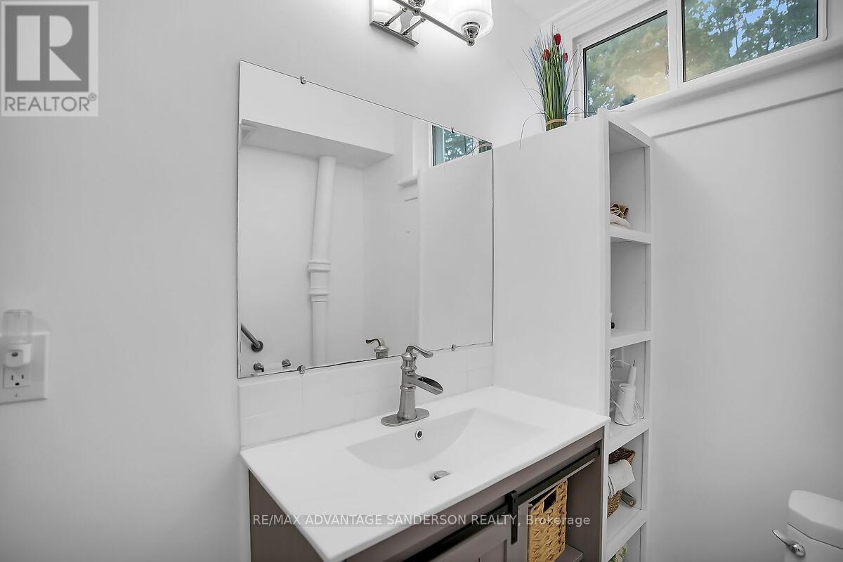 8523 Townsend Line, Lambton Shores (Arkona), ON - Indoor Photo Showing Bathroom