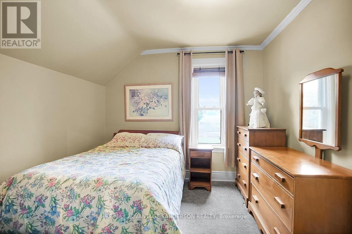 8523 Townsend Line, Lambton Shores (Arkona), ON - Indoor Photo Showing Bedroom