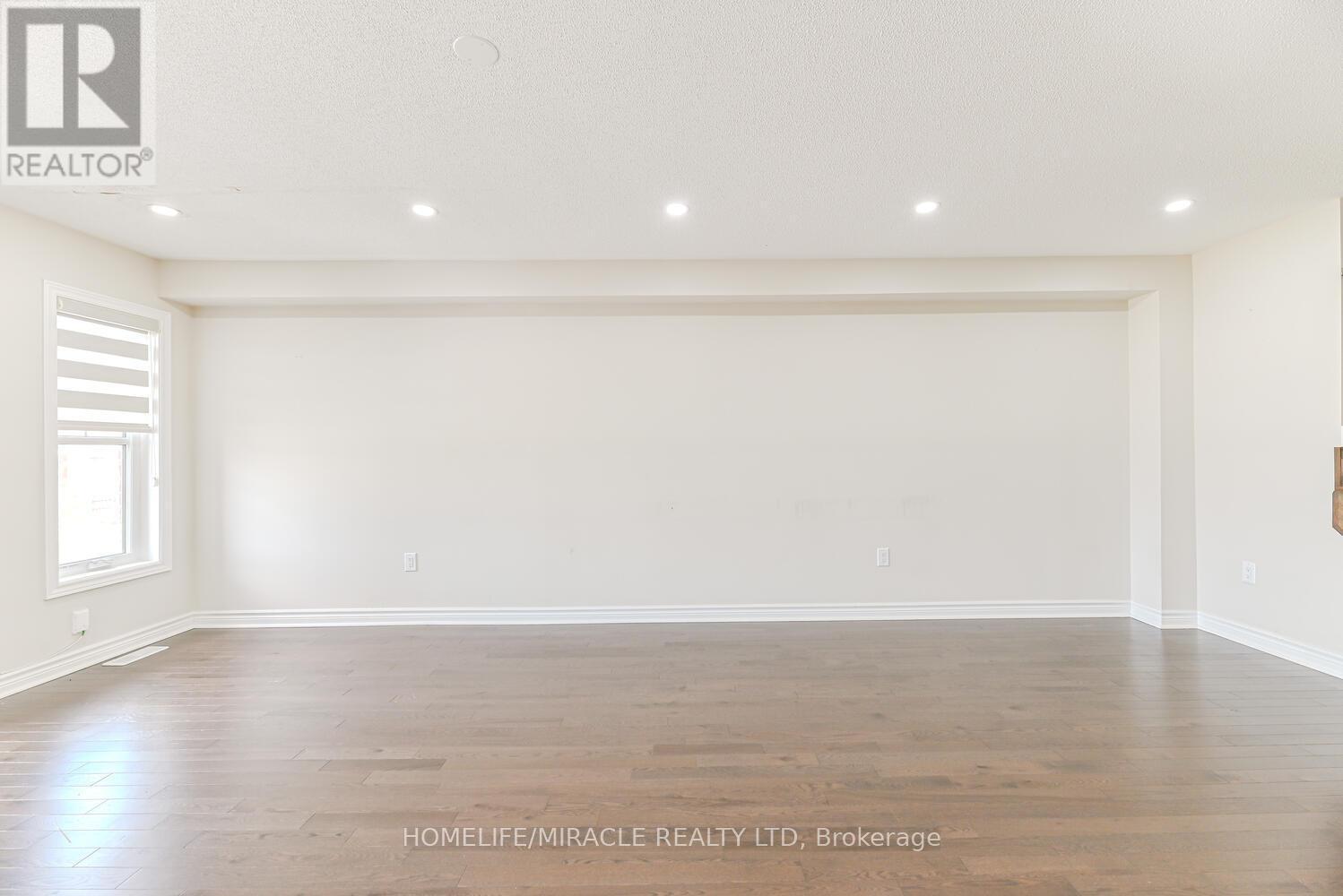 35 Finegan Circle, Brampton, ON - Indoor Photo Showing Other Room