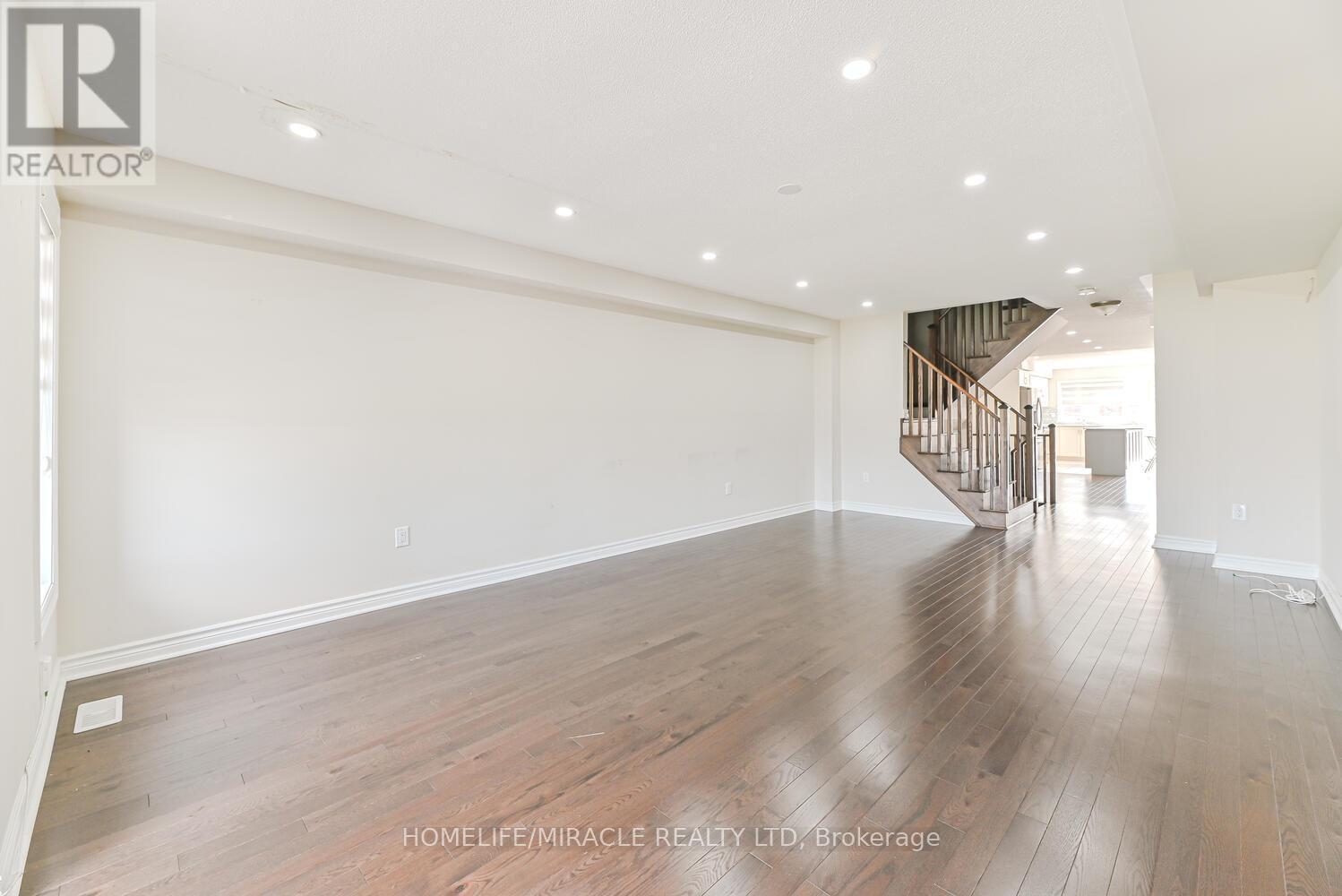 35 Finegan Circle, Brampton, ON - Indoor Photo Showing Other Room