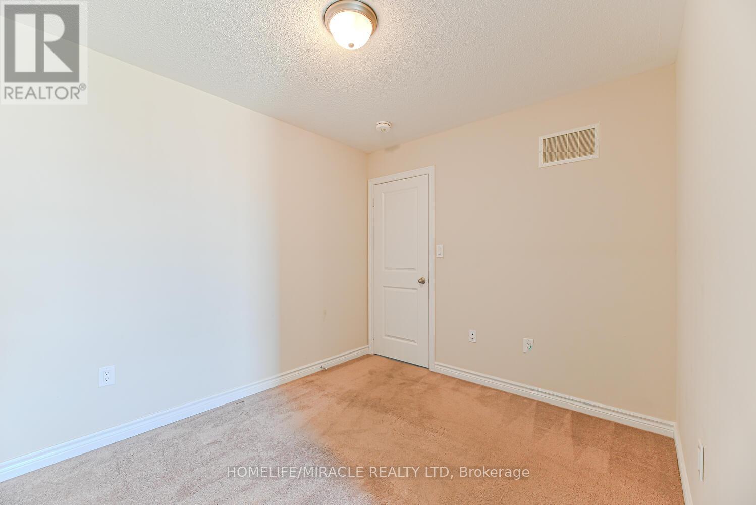 35 Finegan Circle, Brampton, ON - Indoor Photo Showing Other Room