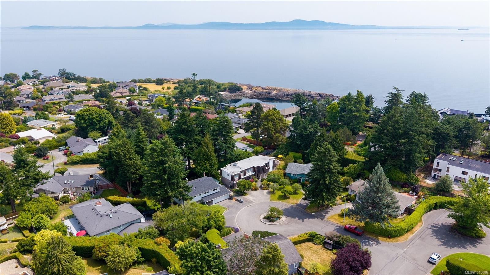 2059 Saltair Pl, Saanich, BC