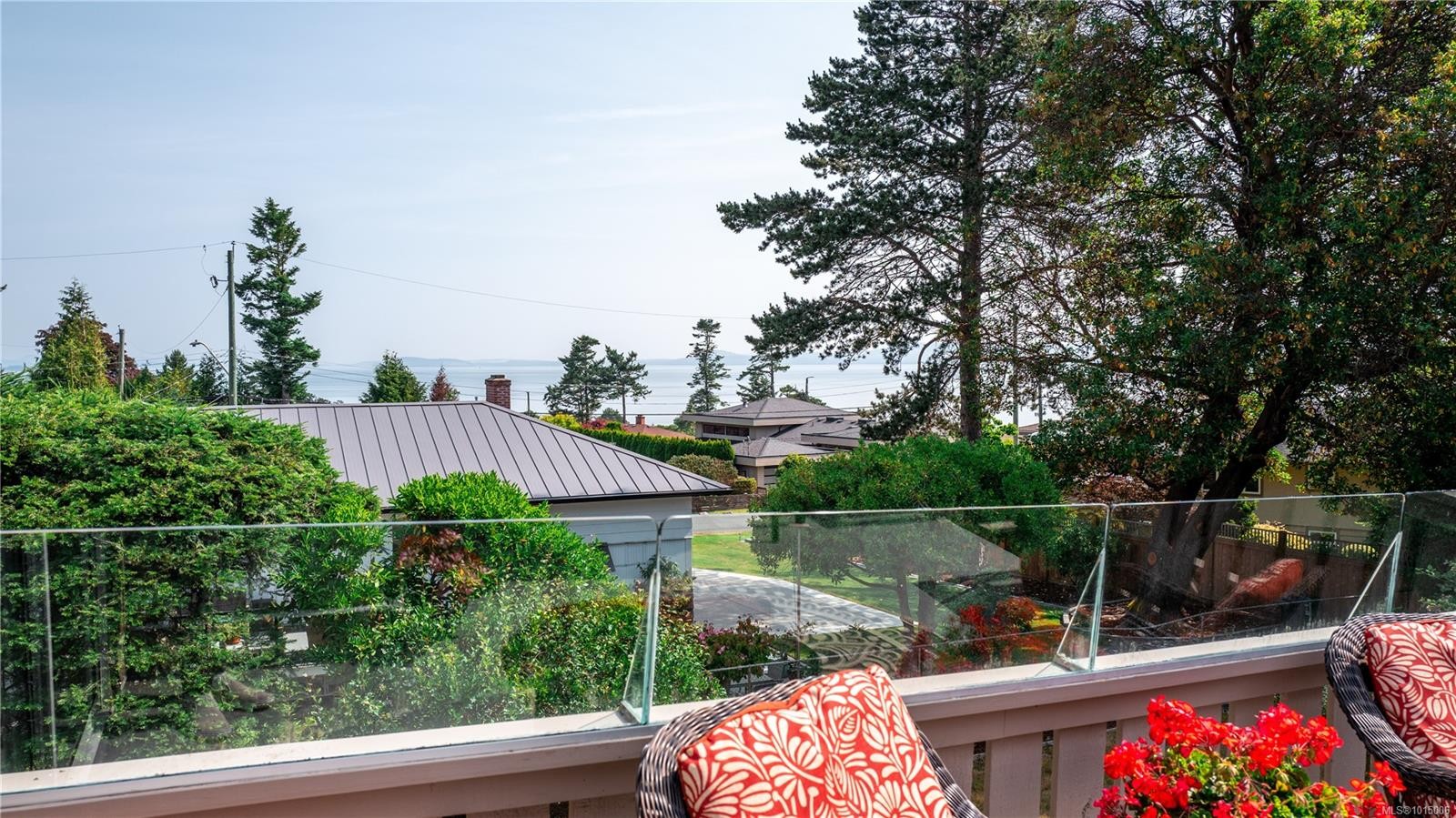 2059 Saltair Pl, Saanich, BC