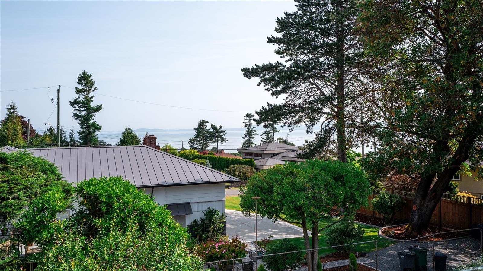 2059 Saltair Pl, Saanich, BC