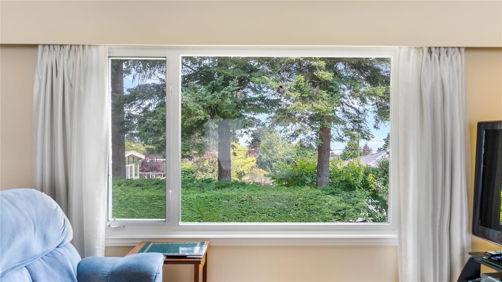 2059 Saltair Pl, Saanich, BC