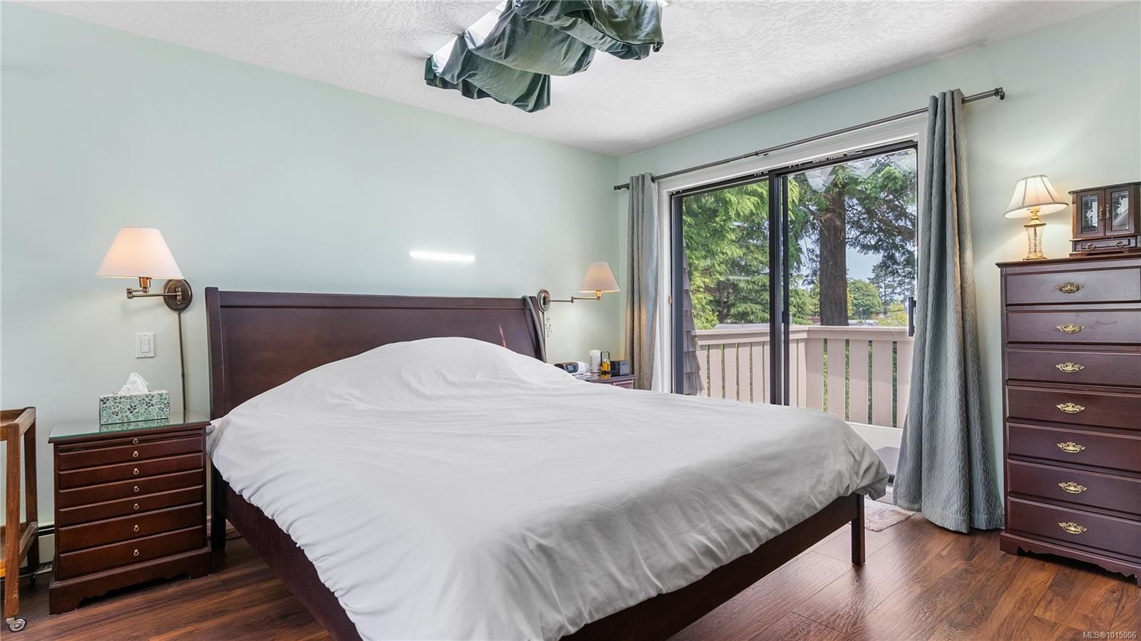 2059 Saltair Pl, Saanich, BC