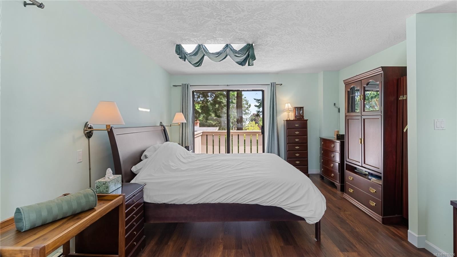 2059 Saltair Pl, Saanich, BC