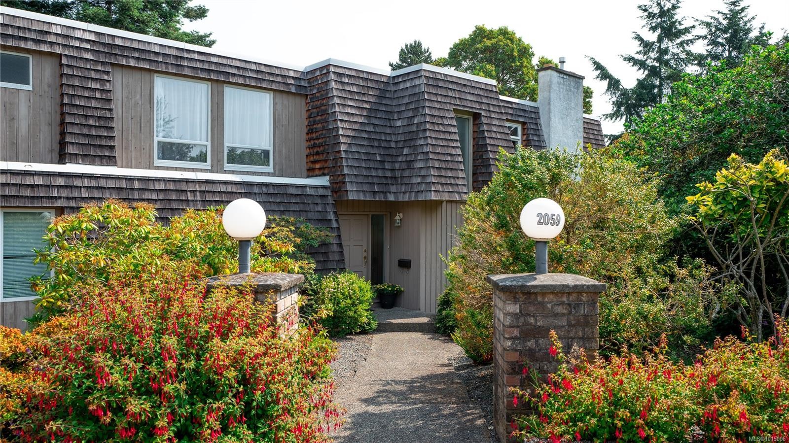 2059 Saltair Pl, Saanich, BC