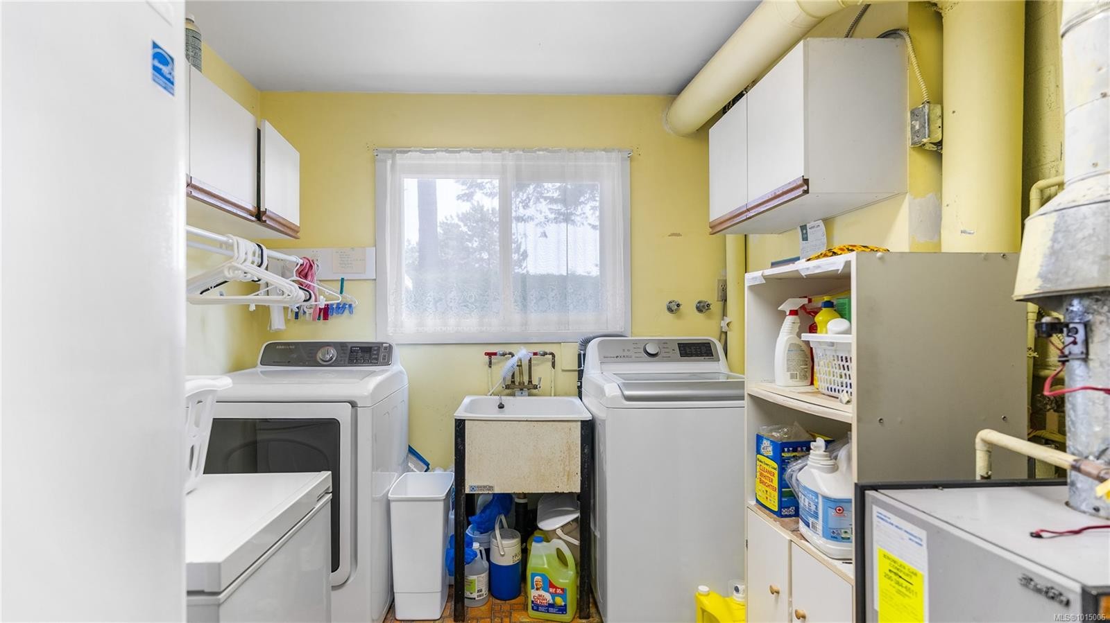 2059 Saltair Pl, Saanich, BC