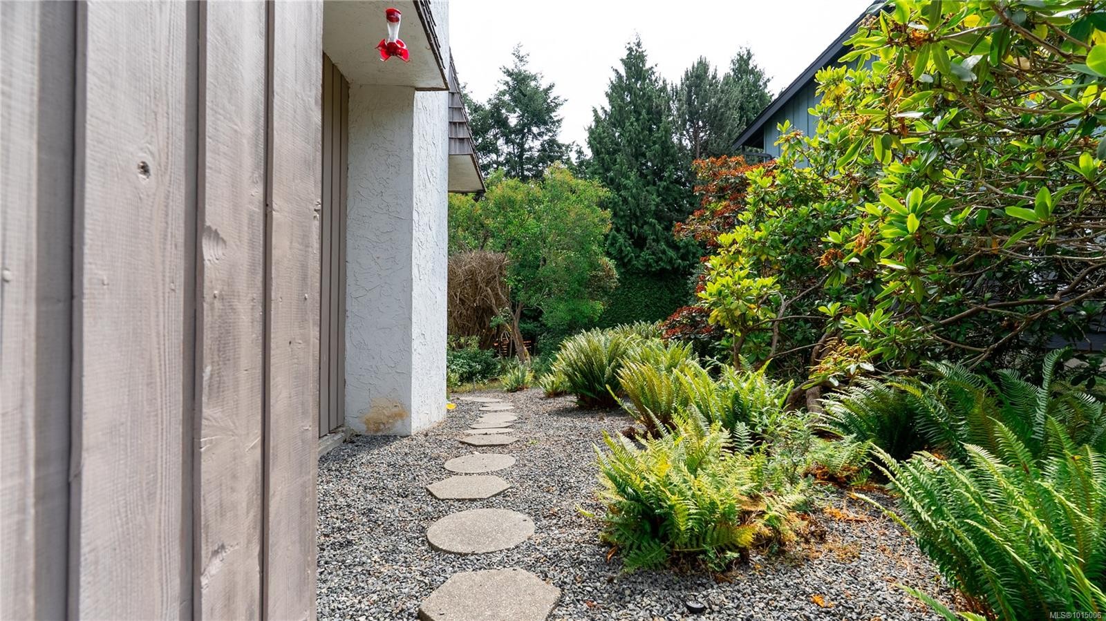 2059 Saltair Pl, Saanich, BC