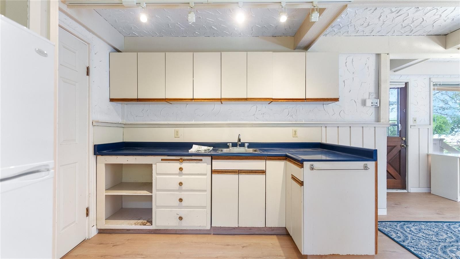 2059 Saltair Pl, Saanich, BC