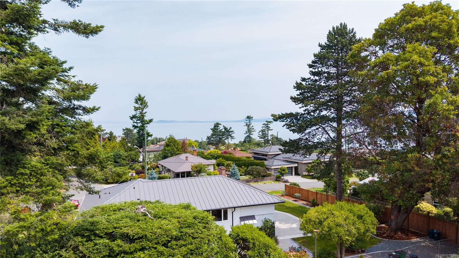 2059 Saltair Pl, Saanich, BC