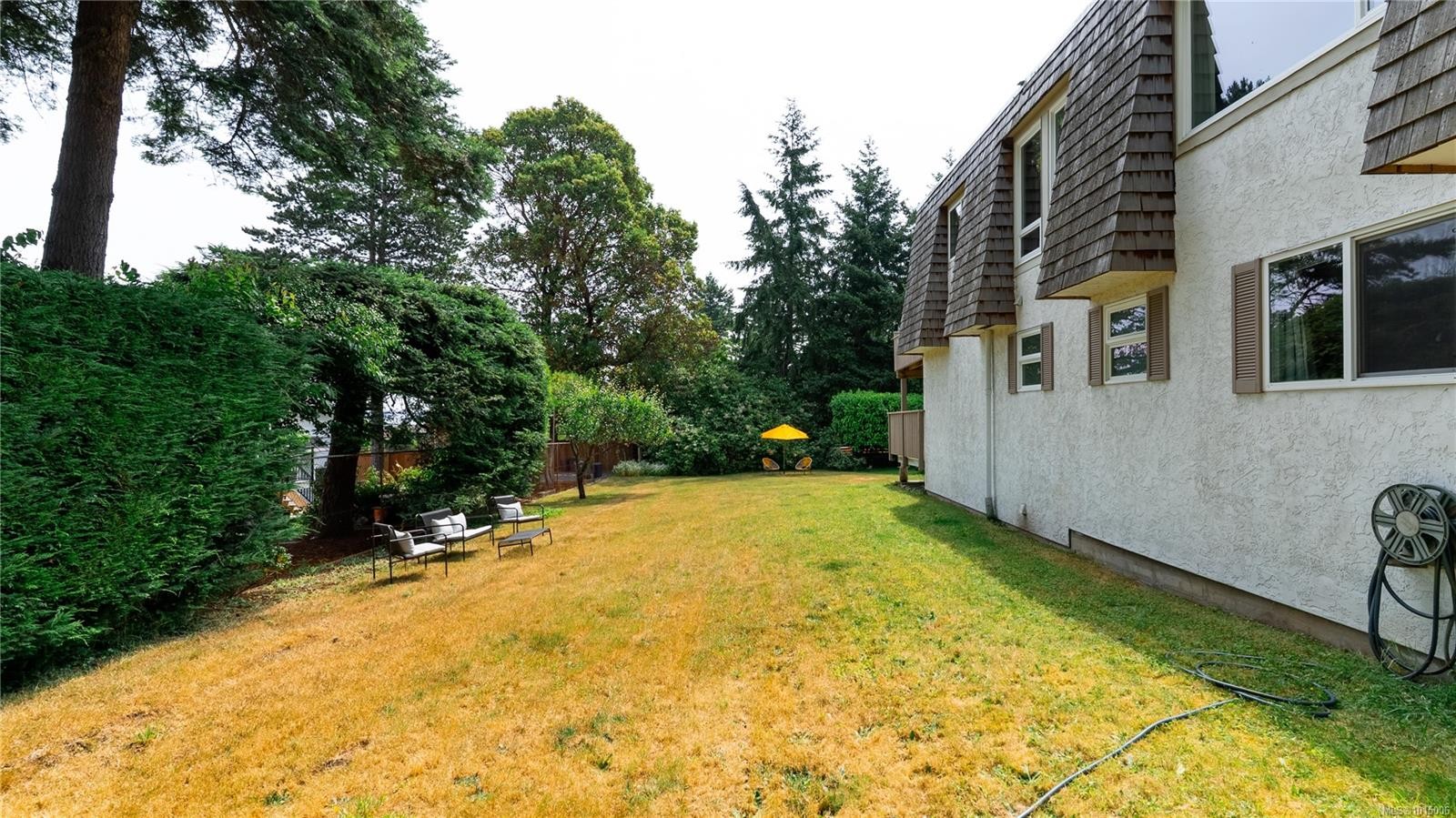 2059 Saltair Pl, Saanich, BC