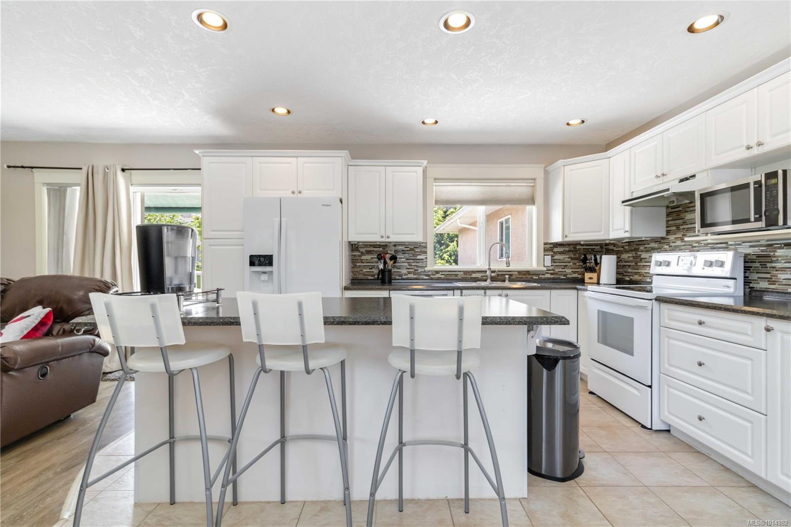 6260 Elaine Way, Central Saanich, BC