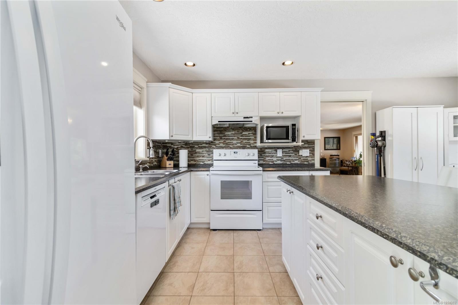 6260 Elaine Way, Central Saanich, BC