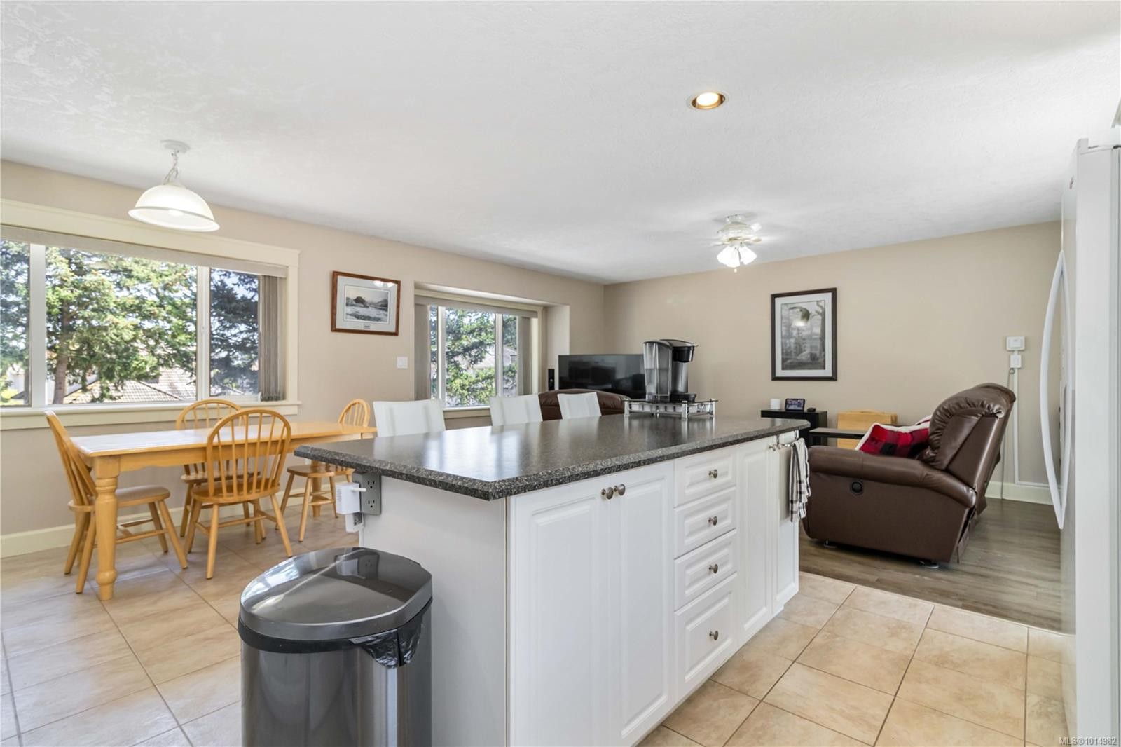 6260 Elaine Way, Central Saanich, BC