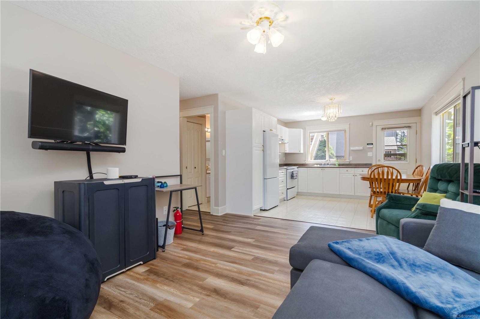 6260 Elaine Way, Central Saanich, BC