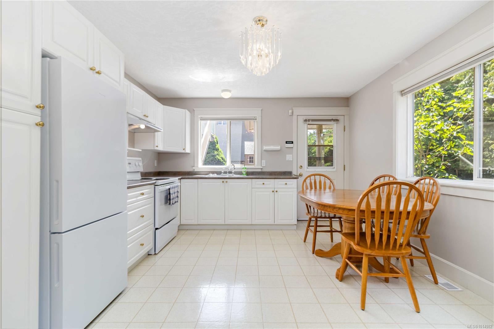 6260 Elaine Way, Central Saanich, BC