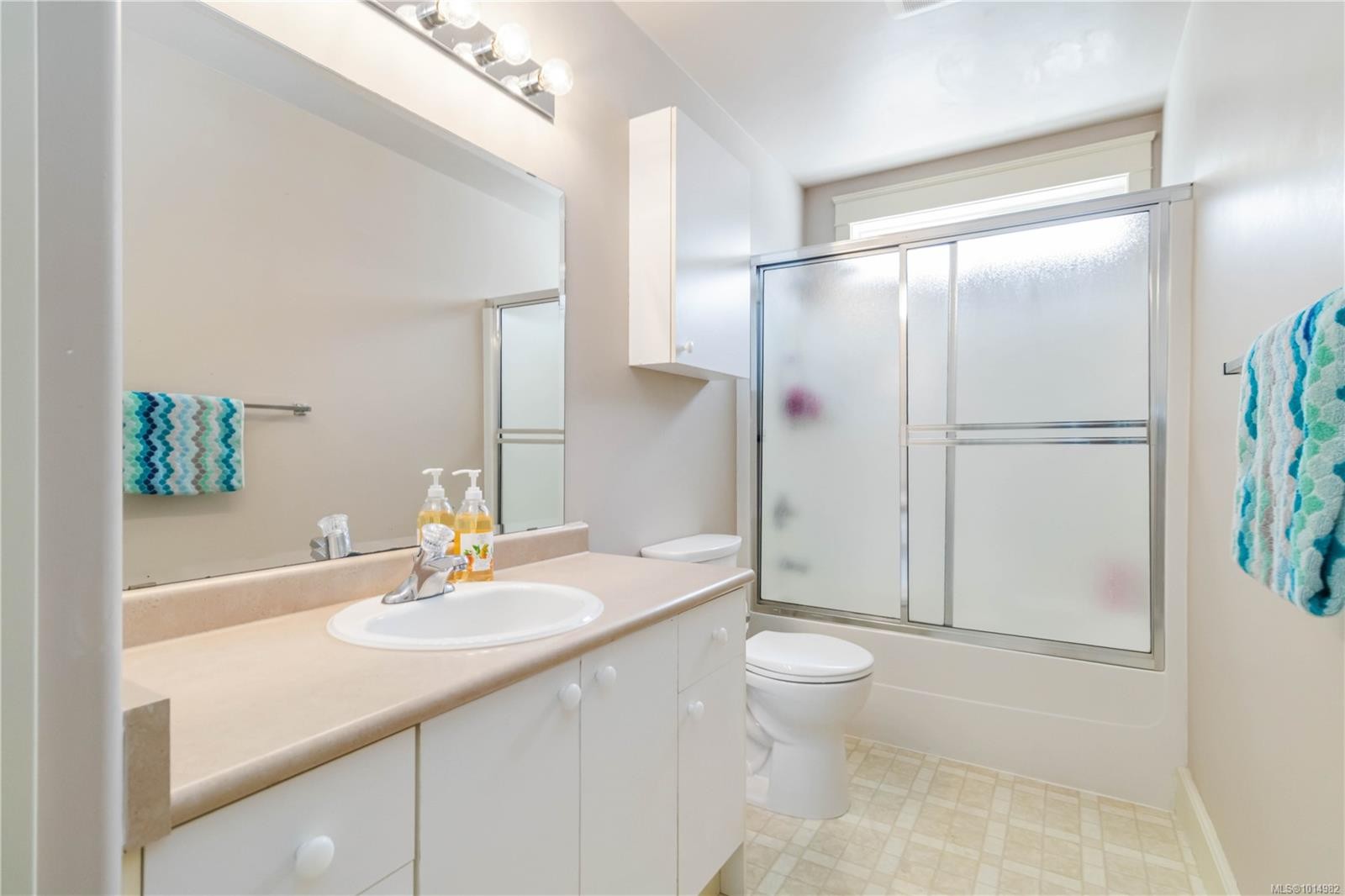 6260 Elaine Way, Central Saanich, BC