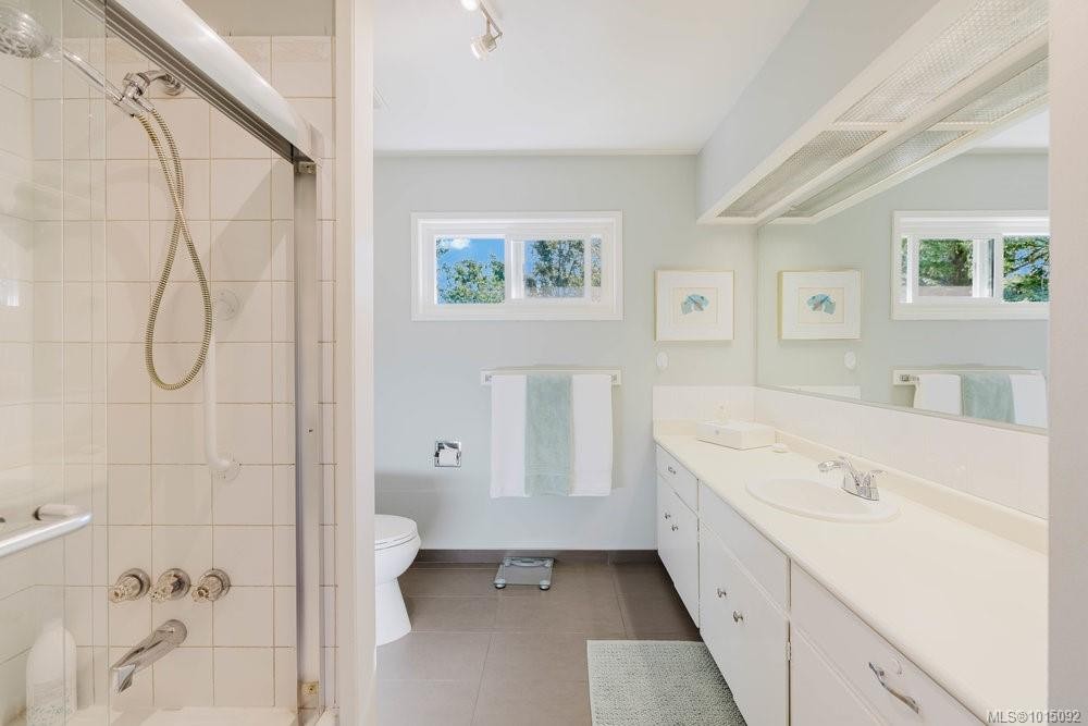 997 Karen Cres, Saanich, BC