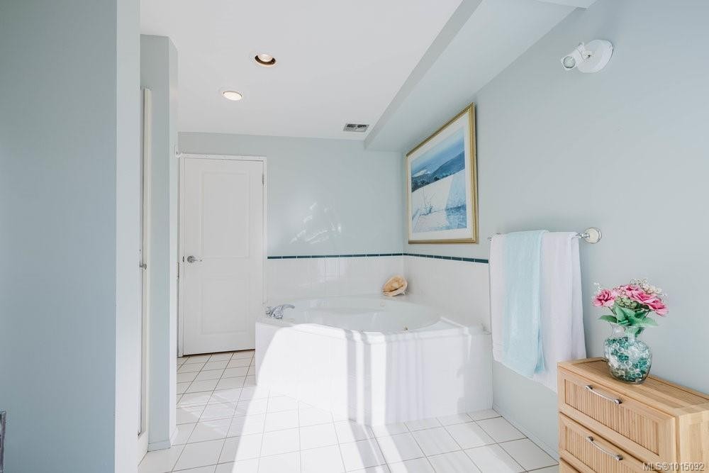 997 Karen Cres, Saanich, BC