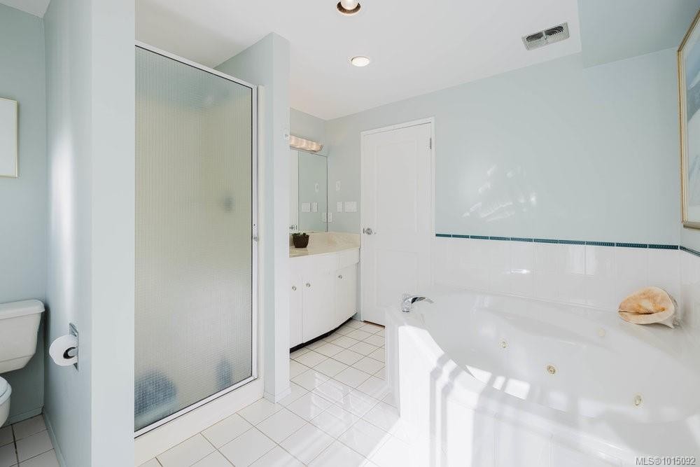 997 Karen Cres, Saanich, BC