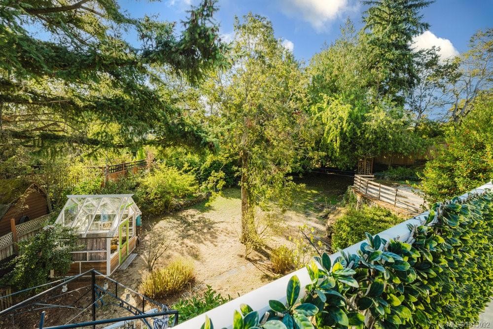 997 Karen Cres, Saanich, BC