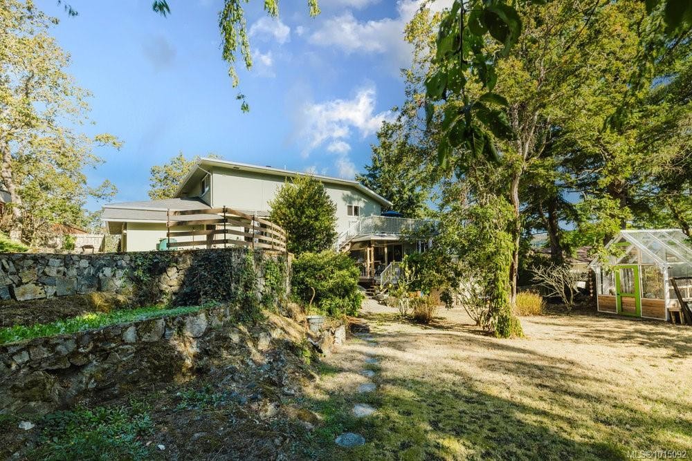 997 Karen Cres, Saanich, BC