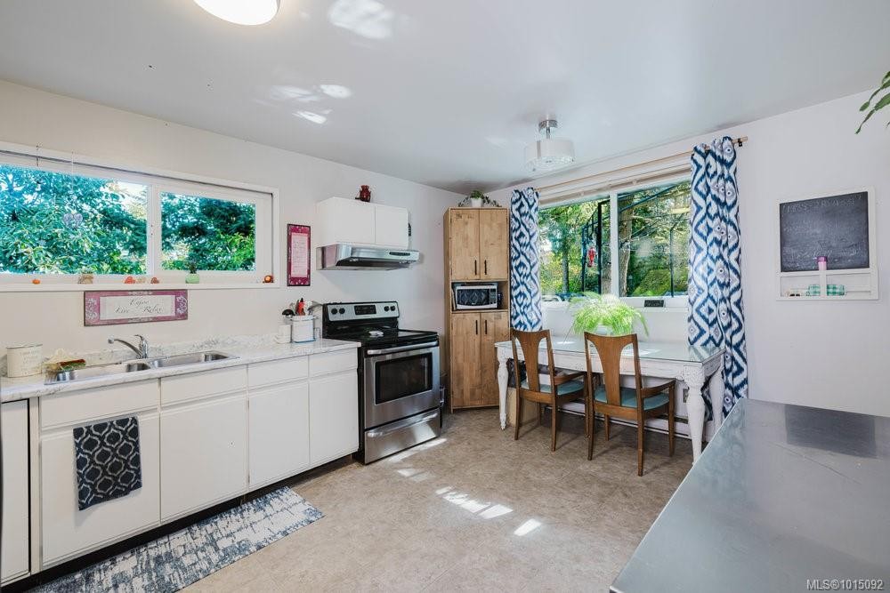 997 Karen Cres, Saanich, BC