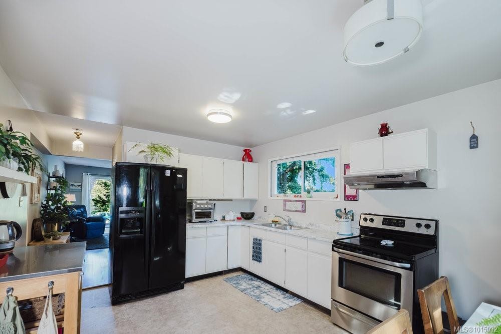 997 Karen Cres, Saanich, BC