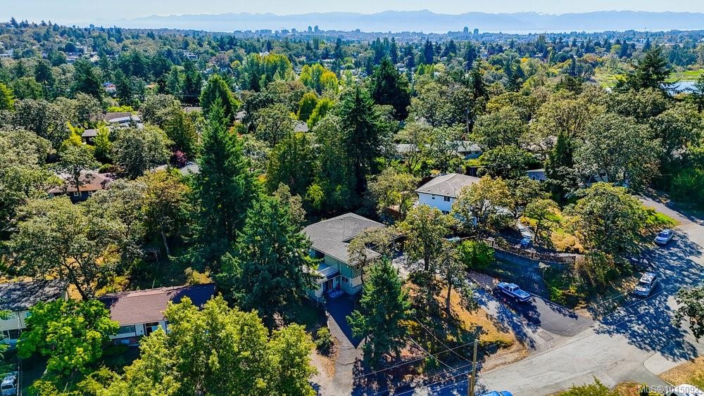 997 Karen Cres, Saanich, BC