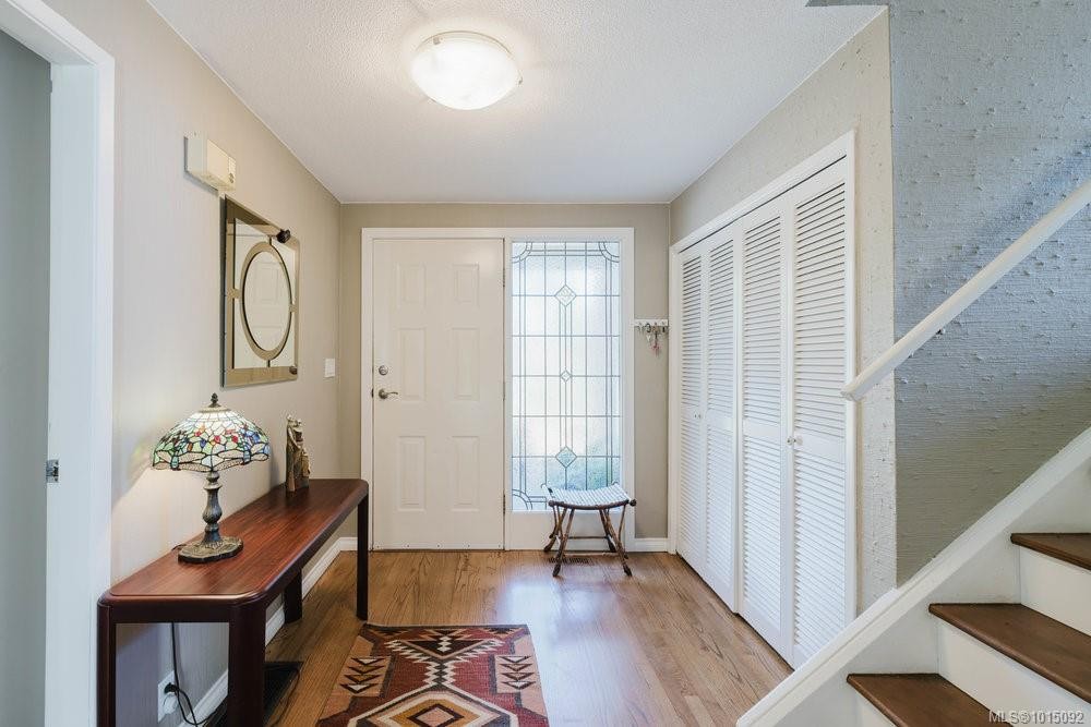 997 Karen Cres, Saanich, BC